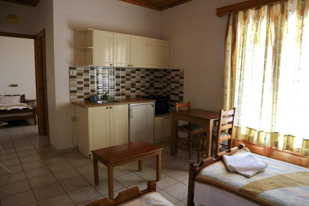 Hotel Elatofilito Athamanio Bagian luar foto