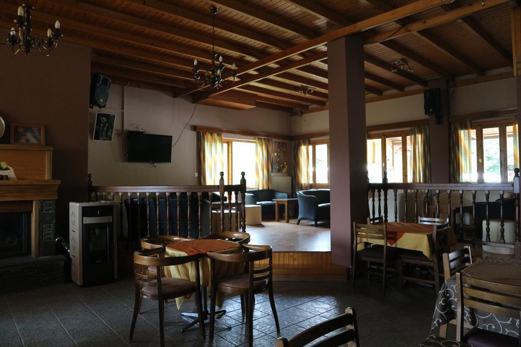 Hotel Elatofilito Athamanio Bagian luar foto